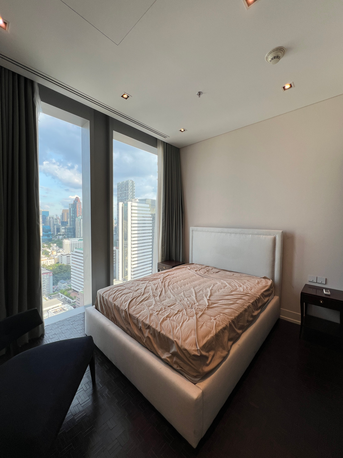 ขายคอนโดสาทร นราธิวาส : 🚨🔥 ขายด่วน | Ritz-Carlton Residences | 3 นอน | 211 ตร.ม. | ชั้น 28 | 65 ล้าน ALL-IN ⚡ ไม่มีค่าโอน ⚡ ไม่มีภาษี ⚡ ไม่มีค่าใช้จ่ายเพิ่ม | ~308K/ตร.ม. เทียบตลาด 440K/ตร.ม. 💰 ต่ำกว่าตลาด 30% 🏙️