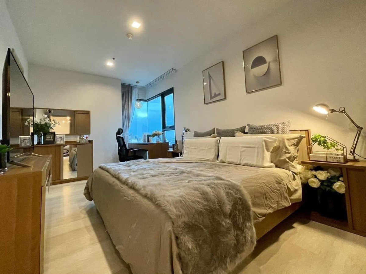 For RentCondoWitthayu, Chidlom, Langsuan, Ploenchit : ⭐️ Life One Wireless ⭐️ 2 Bed 2 Bath, luxury room, fully decorated. There is complete furniture ready to move in.