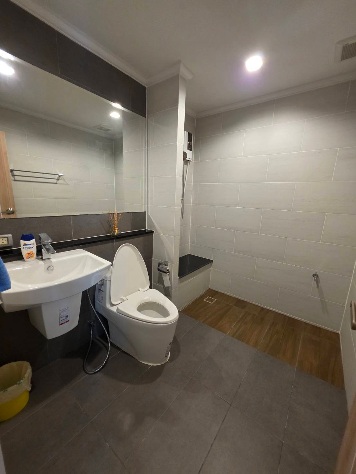 ขายบ้านลาดกระบัง สุวรรณภูมิ : ขายบ้านแฝด 3ชั้น สภาพบ้านใหม่มากๆ เจ้าของตกแต่งเสร็จแทบจะไม่ได้ใช้เลย 