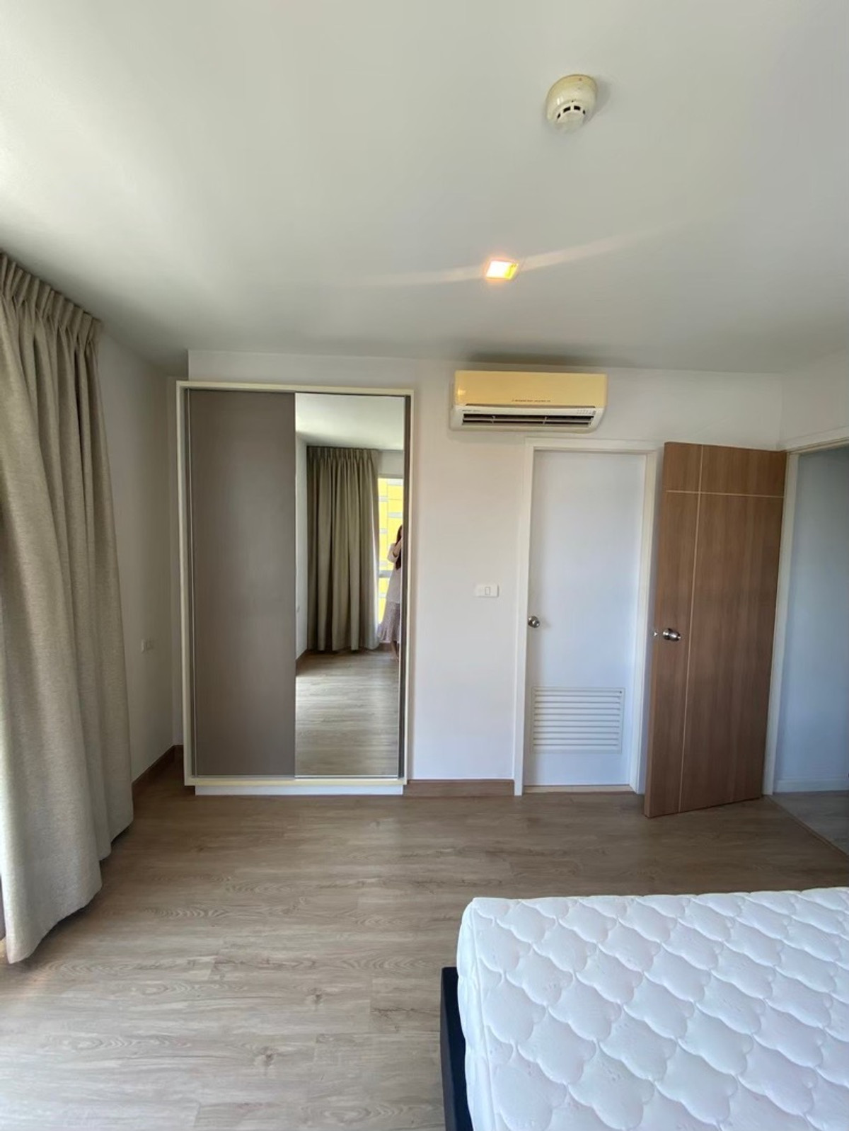 ให้เช่าคอนโดคลองเตย กล้วยน้ำไท : คอนโด Metro Luxe พระราม 4 ให้เช่า 40sqm. ราคา 16,000 ต่อรองได้