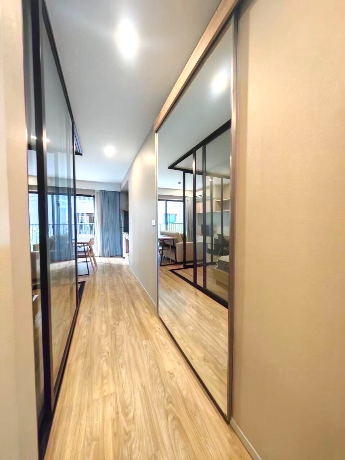 For RentCondoSathorn, Narathiwat : 🎯Blossom Condo @ Sathorn - Charoenrat🔥🔥Beautiful room, fully furnished, in the heart of the city, ready to move in. I like coming to talk at work (T01485)