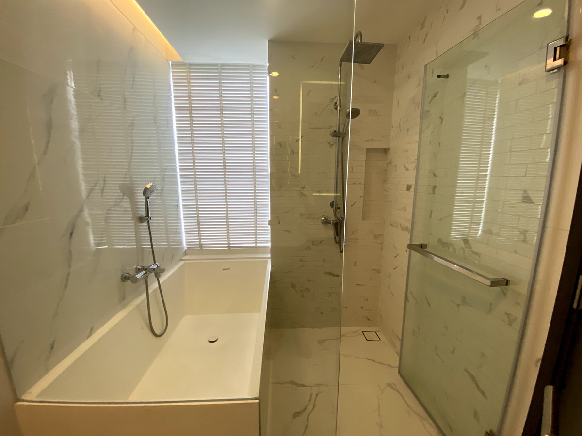 ให้เช่าคอนโดคลองเตย กล้วยน้ำไท : FOR RENT ✨𝐒𝐢𝐚𝐦𝐞𝐬𝐞 𝐄𝐱𝐜𝐥𝐮𝐬𝐢𝐯𝐞 𝐐𝐮𝐞𝐞𝐧𝐬✨ Fully Furniture and Ready to move in //Ask more info LineID:@thirdproperty