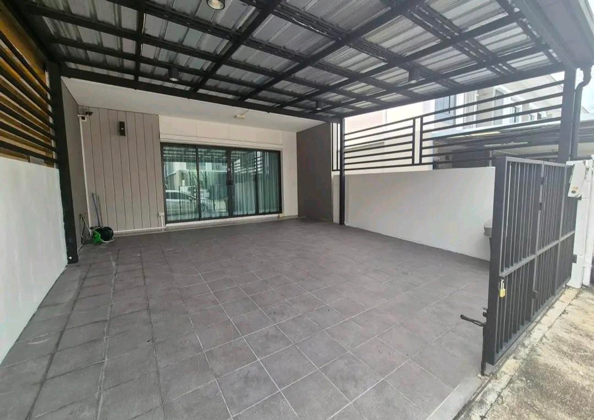 For RentTownhomeEakachai, Bang Bon : For rent Prusa Ville 68 Tha Phra - Chom Thong near BTS Wutthakat.
Fully furnished Ready to move in