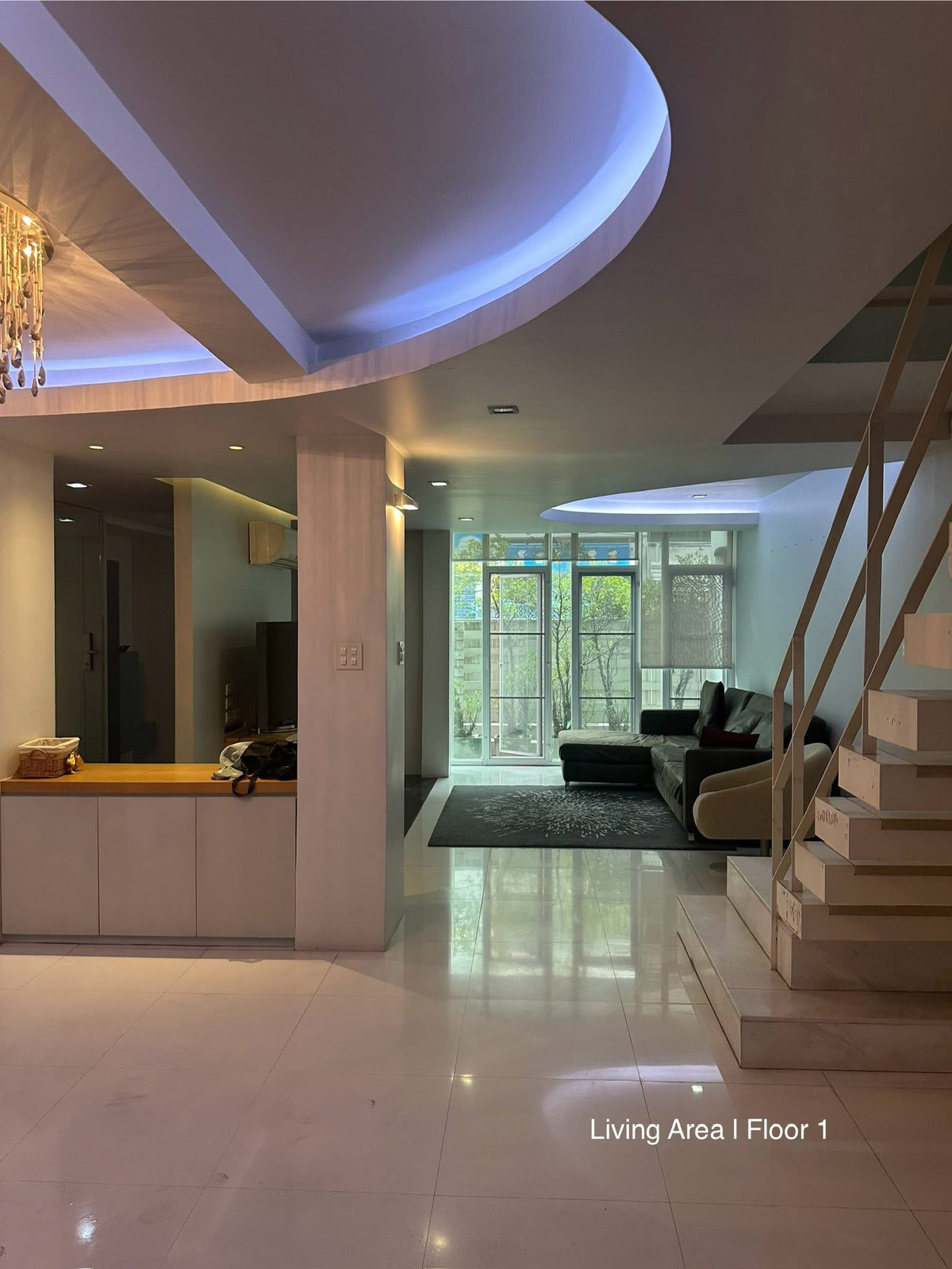 For RentTownhomeWitthayu, Chidlom, Langsuan, Ploenchit : Townhouse for rent, 4 floors, 3 bedrooms, 4 bathrooms, usable area 325 sq m, location in the heart of the city (CBD), close to Ploenchit BTS station only 500 meters, meets the needs of city life.