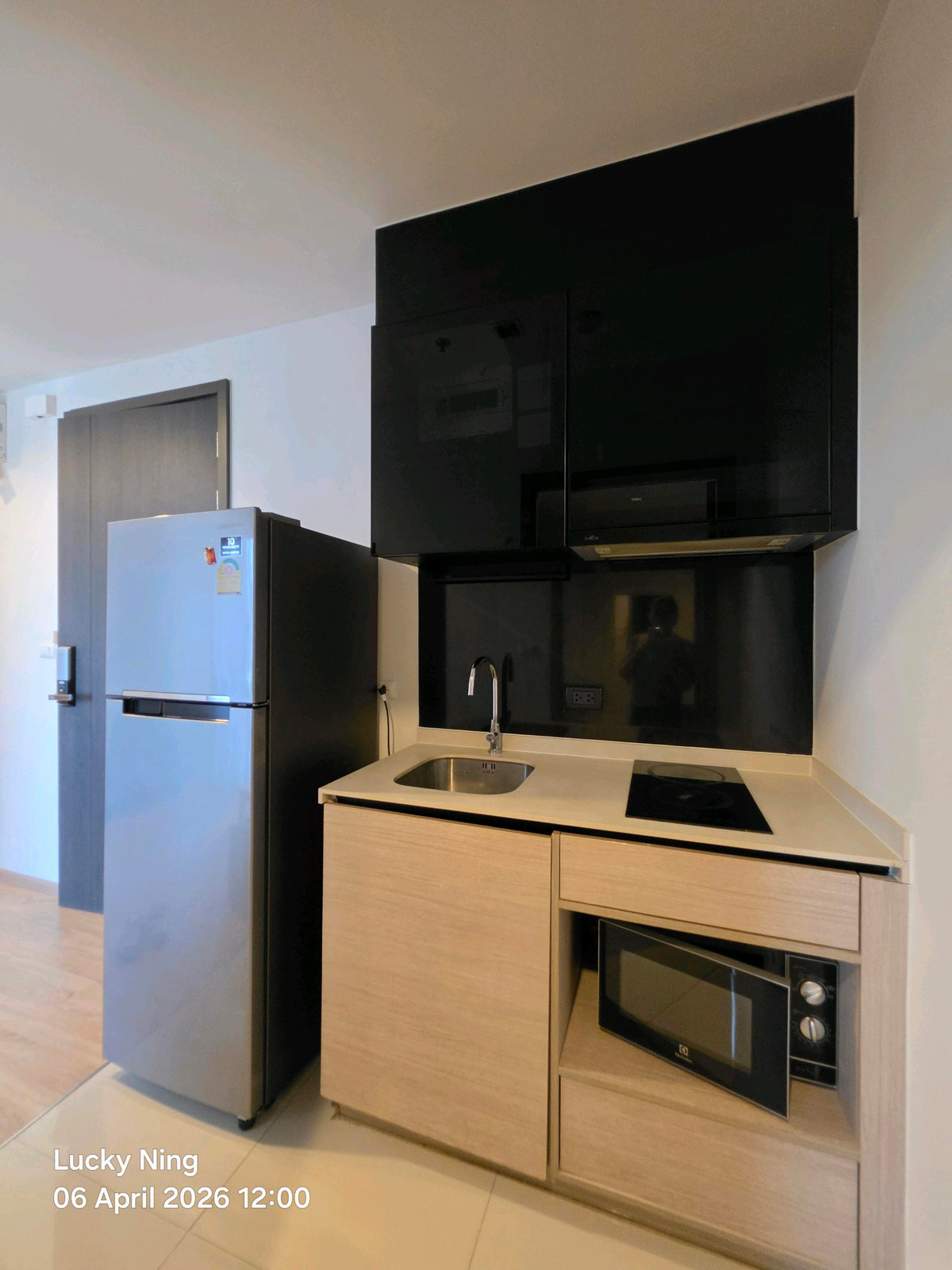 For RentCondoRama9, Petchburi, RCA : The Base Garden Rama9
Rent only 14,000, ready to reserve, negotiable, 1 bedroom, appointment to view 065-451-9256 Ning