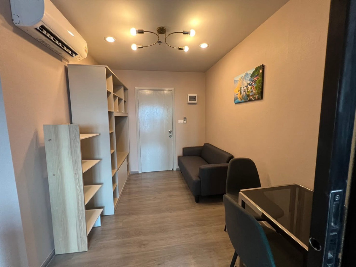 For RentCondoThaphra, Talat Phlu, Wutthakat : 🩷Cheap condo for rent, new Regent Wutthakat, 1 bedroom, beautiful room, high floor, open view. 
1 Bed 1 Bath, area 26 sq m.
33rd floor, Building A, open view
Rent 11,000 baht per month with furniture and electrical appliances.
Near BTS Wutthakat 200 meter