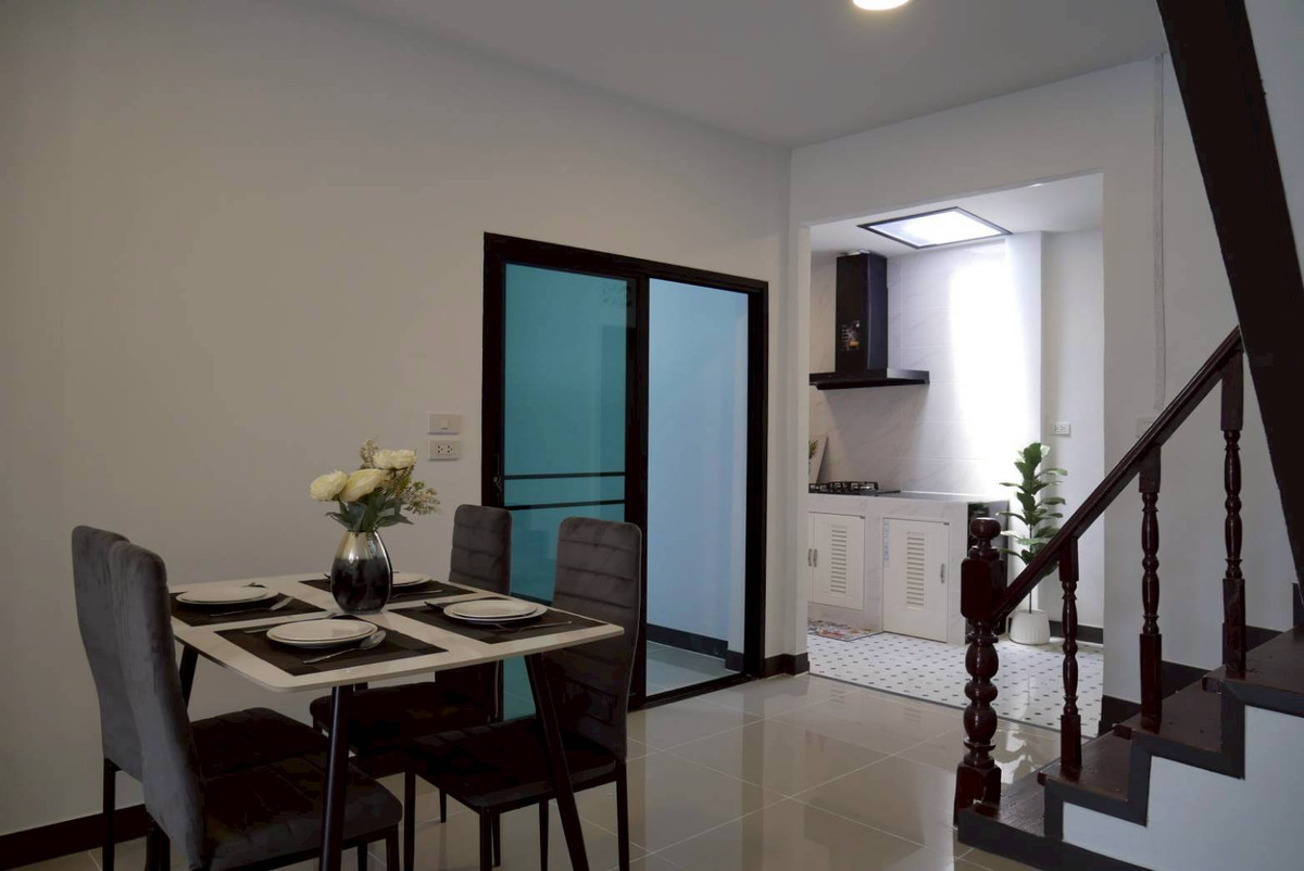 ขายทาวน์โฮมมีนบุรี-ร่มเกล้า : S2962 ขายบ้านเดี่ยว 2 ชั้น ตกแต่งใหม่ทั้งหลัง หมู่บ้านอมรทรัพย์ อยู่วิทยา หนองจอก จบในงบไม่ถึง 2 ล้าน