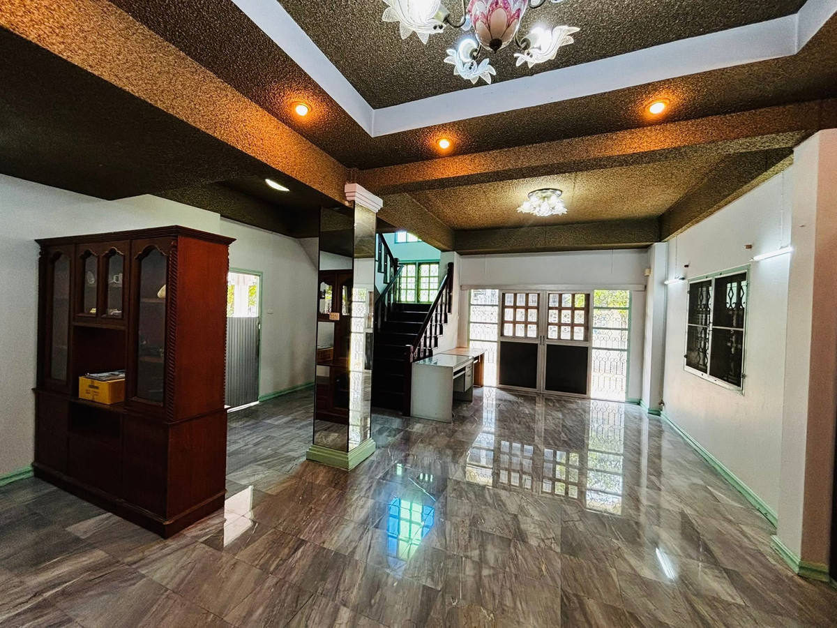 ให้เช่าบ้านโชคชัย4 ลาดพร้าว71 : ให้เช่าบ้านใกล้รถไฟฟ้า สถานีโชคชัย4 ใกล้โรงบาลเปาโล ถนนโชคชัย4 บ้านเดี่ยว2ชั้น หลังมุม 4นอน 2น้ำ 3ที่จอดรถ ตกแต่งครบพร้อมอยู่