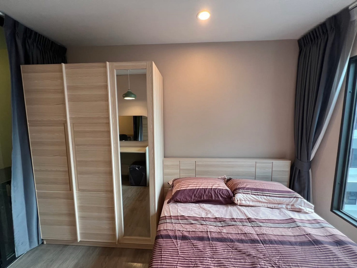 For RentCondoThaphra, Talat Phlu, Wutthakat : 🩷Cheap condo for rent, new Regent Wutthakat, 1 bedroom, beautiful room, high floor, open view. 
1 Bed 1 Bath, area 26 sq m.
33rd floor, Building A, open view
Rent 11,000 baht per month with furniture and electrical appliances.
Near BTS Wutthakat 200 meter