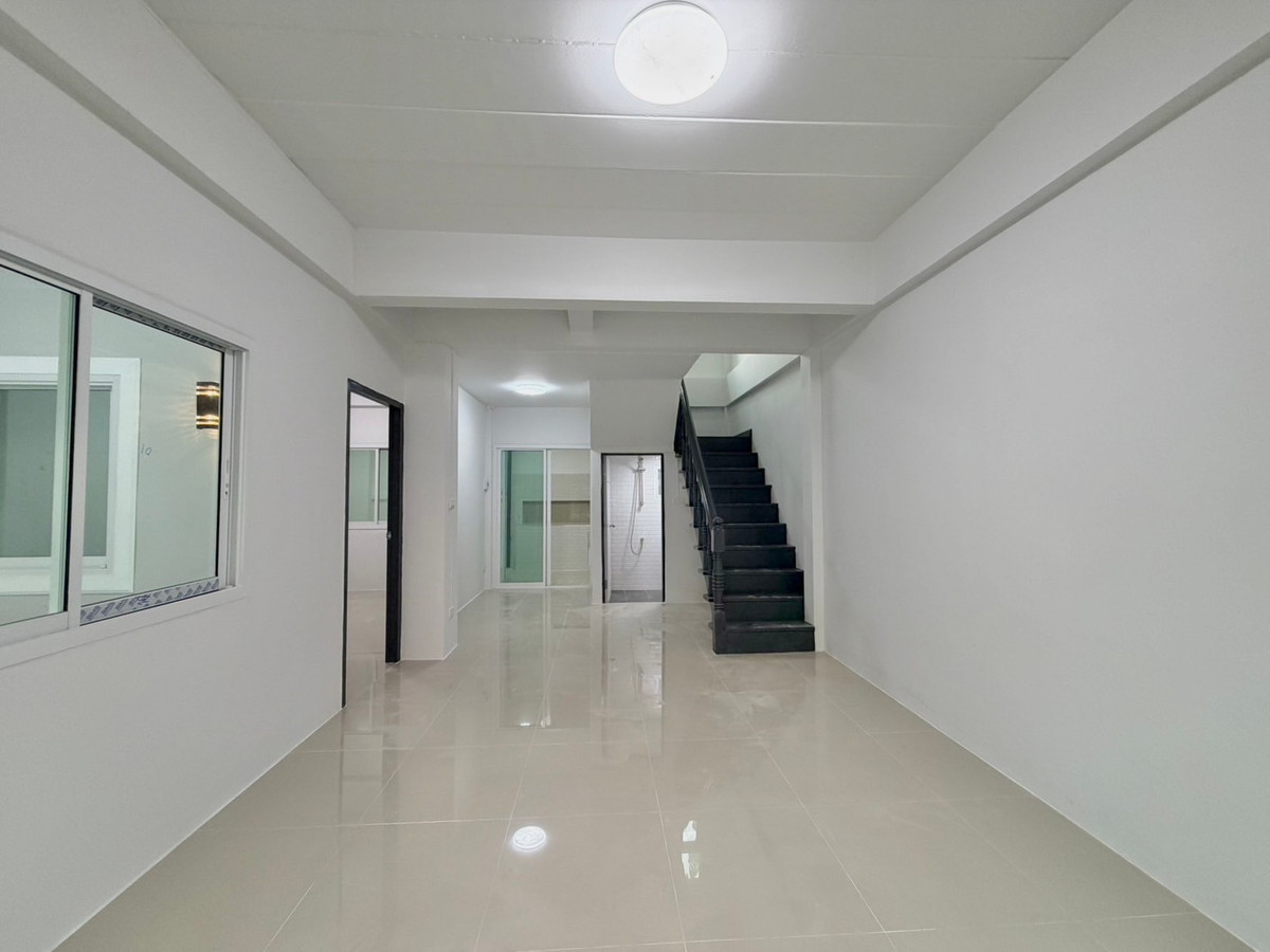 For SaleTownhomeRattanathibet, Sanambinna : Townhouse for sale in Kittiyarak, Sanambinnam, 18 sq m, newly decorated, has a balcony, no flooding, free transfer.