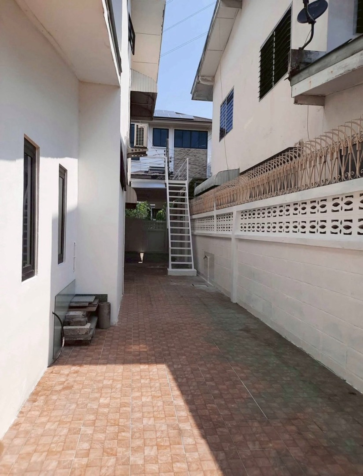 For RentHome OfficeRatchadapisek, Huaikwang, Suttisan : 🏙️2-story detached house for rent, Ban Huai Khwang, suitable for living or home office ⚡️🔥