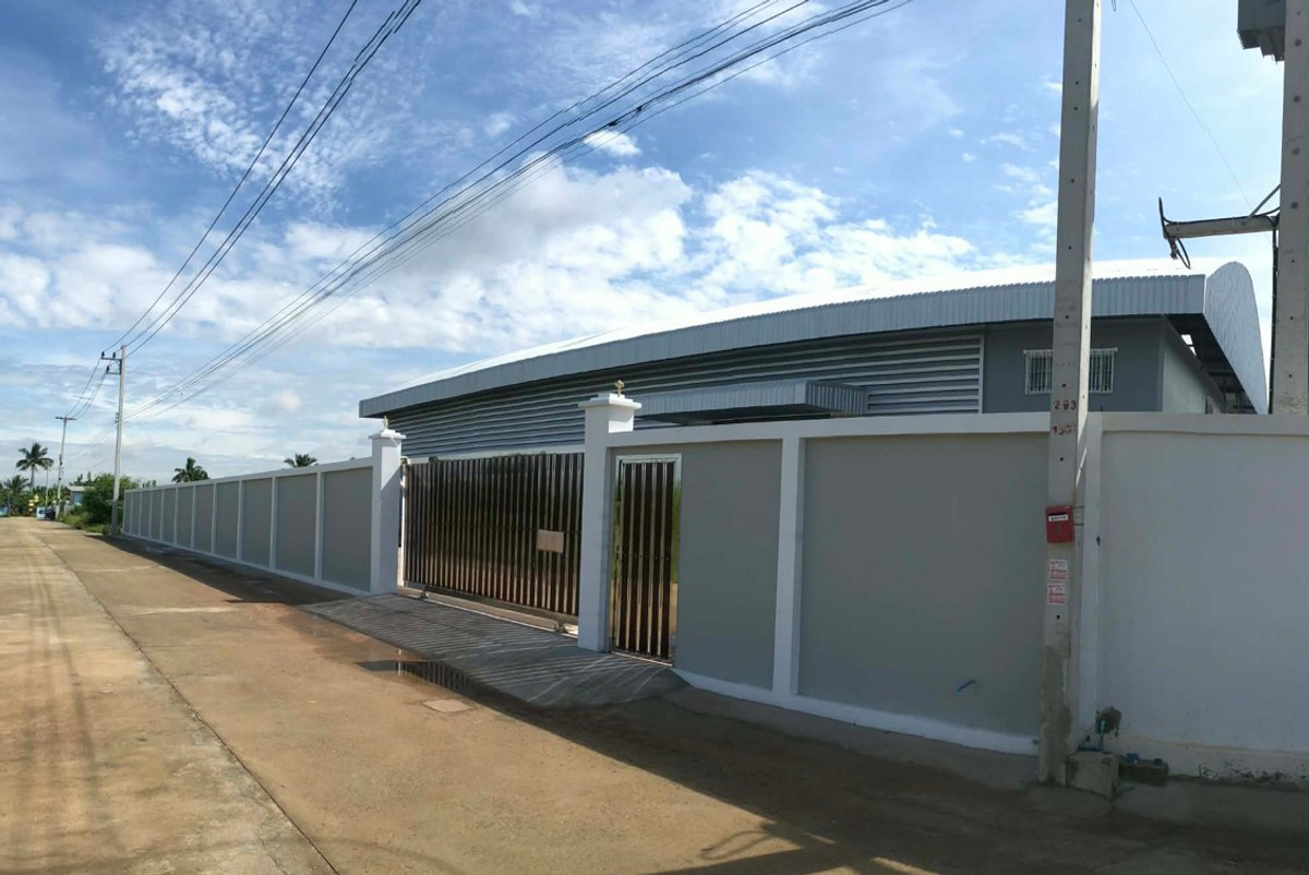 For RentWarehouseMahachai Samut Sakhon : For Rent, Warehouse + Office 🟪Purple Zone 📐️Usable area 700 sqm. 📍Krathum Baen, Samut Sakhon
