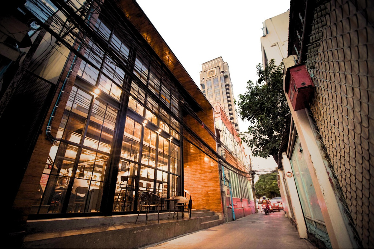 ให้เช่าร้านค้า/ตลาดนัดสาทร นราธิวาส : Restuarant in Narathiwat Soi 4 for lease 240sqm  90,000 per month