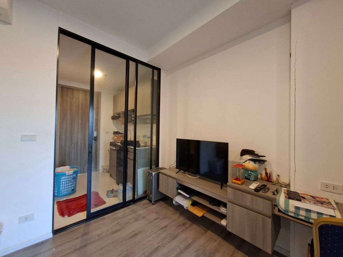 For RentCondoSamut Prakan,Samrong : Urgent for rent, low price 10,000 baht, next to Thippawan MRT, ready to move in, get 6 months, Knightsbridge Sukhumvit Theparak 089-6620022