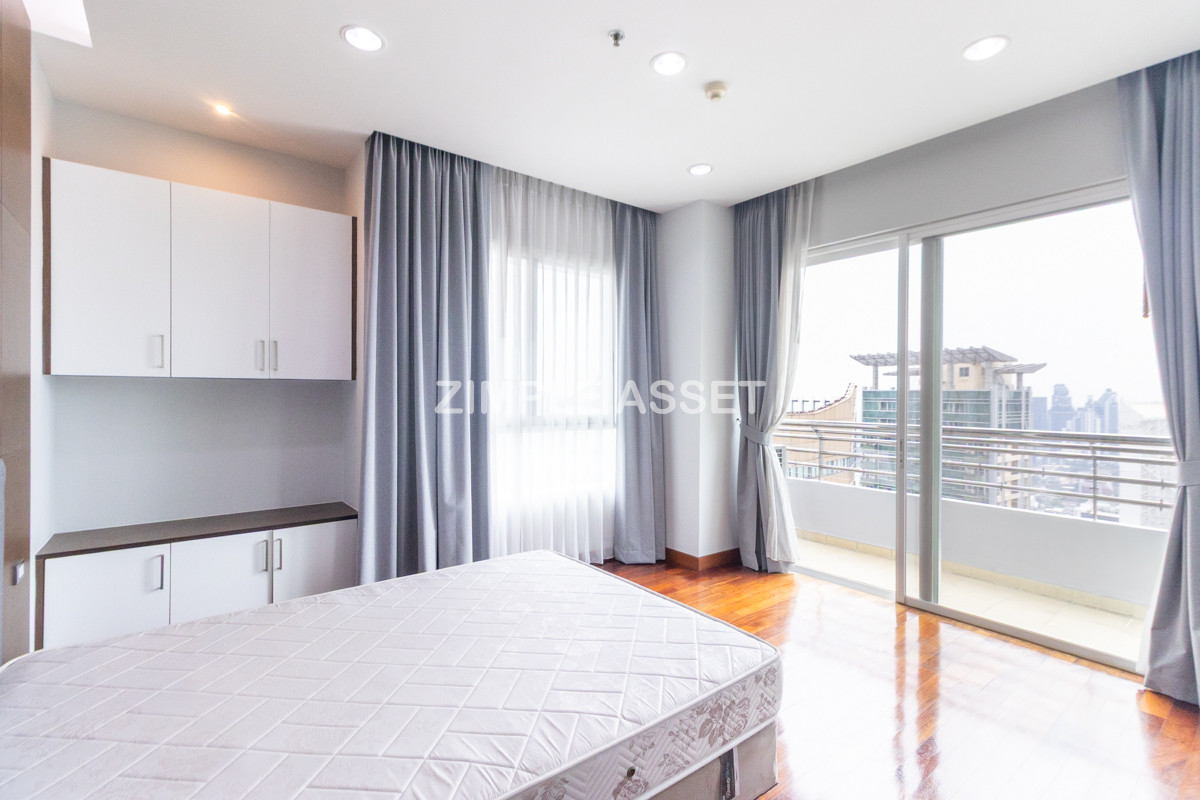 For RentSukhumvit, Asoke, Thonglor : Line ID: @zimple_asset Luxury aprtment in center of sukhumvit. Offering premium facilities for an elevated living experience. Surrounded by leading shopping malls in a prime location.