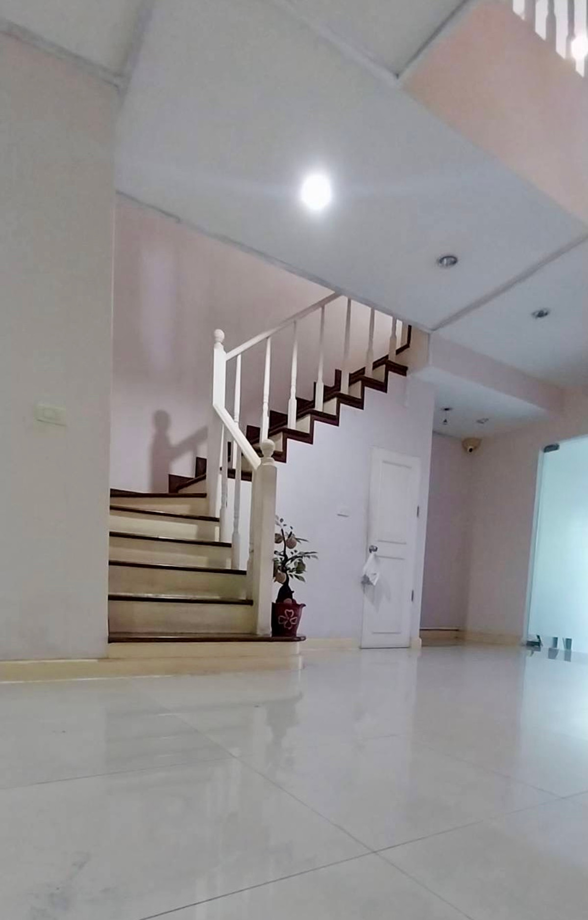 For SaleTownhomePattanakan, Srinakarin : Varodom Place Srinakarin - On Nut / 3 Bedrooms (FOR SALE) GNG032