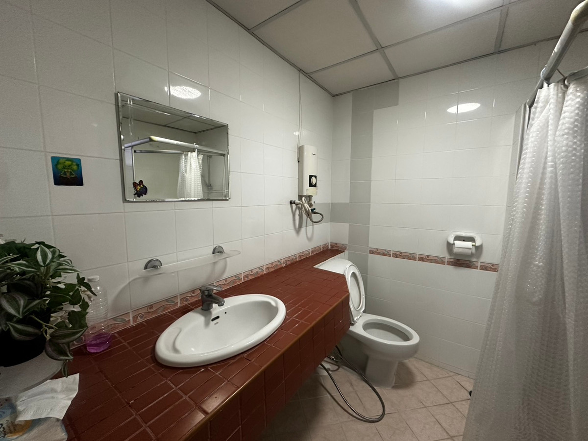 For RentCondoSukhumvit, Asoke, Thonglor : Tai Ping Tower – 3 Bed / 2 Bath, 22nd Floor for rent at 45k