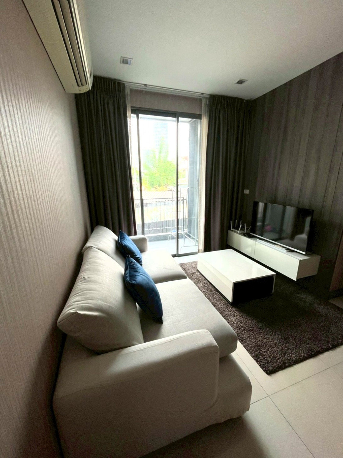 ขายคอนโดสุขุมวิท อโศก ทองหล่อ : Trapezo Sukhumvit 16 / 2 Bedrooms (SALE WITH TENANT), ทราพีโซ สุขุมวิท 16 / 2 ห้องนอน (ขายพร้อมผู้เช่า) BJ114