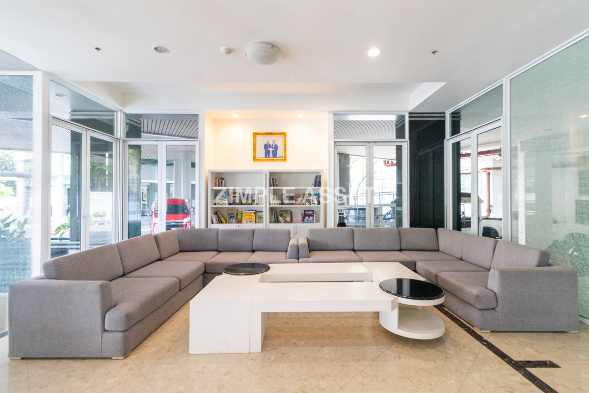 For RentSukhumvit, Asoke, Thonglor : Line ID: @zimple_asset  A luxurious residential in Sukhumvit 24. Fully furnished with complete facilities, offering a comfortable “home-like” atmosphere in a prime location with convenient access to BTS and shopping center. Pet friendly🐶