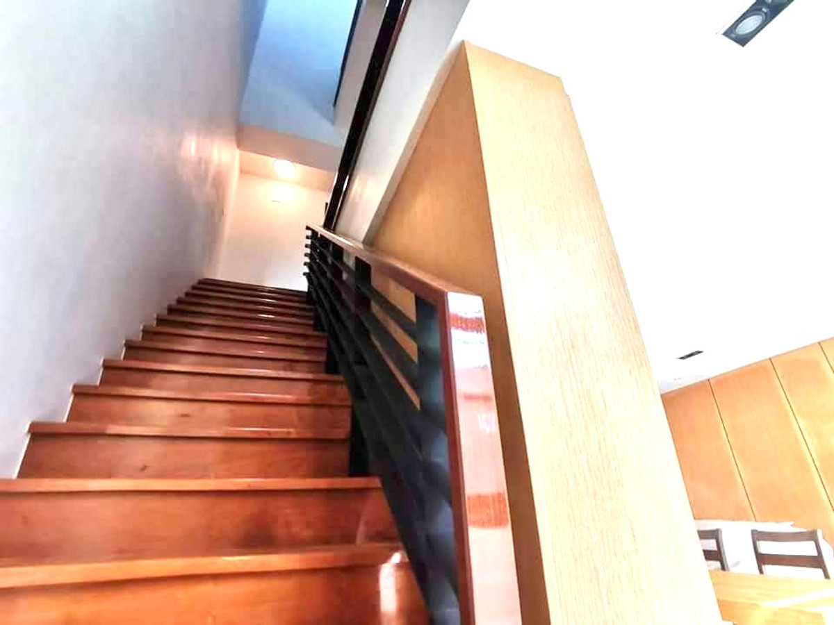 ให้เช่าโฮมออฟฟิศบางนา แบริ่ง ลาซาล : ให้เช่า Home office Bearing   อาคาร 4 ชั้น พื้นที่กว้าง 285 ตร.ม เฟอร์นิเจอร์ครบ มีที่จอดรถ  ทำเลดี เดินทางสะดวก  