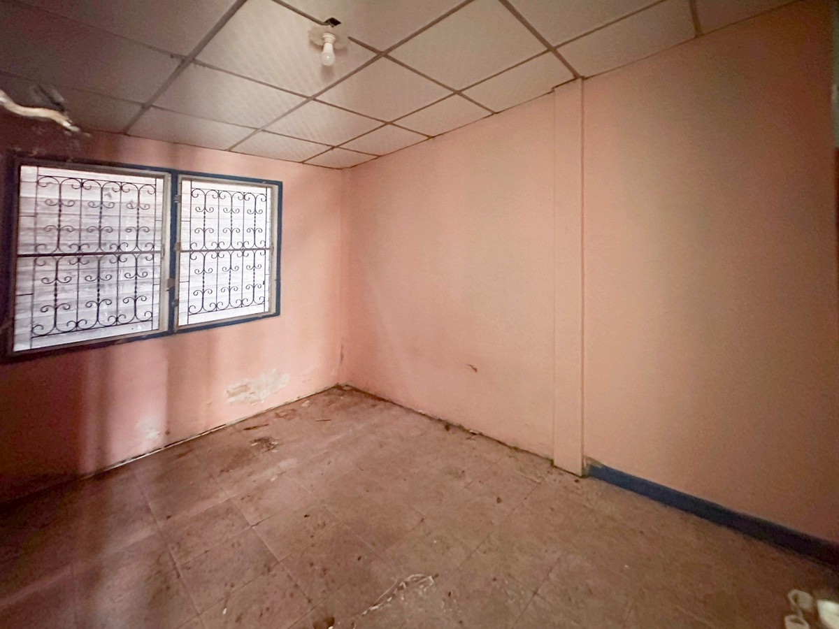 For SaleTownhomeSriracha Laem Chabang Ban Bueng : Townhouse in Soi Wat Wang Hin, Heart of Sriracha Convenient location with easy access, just 50 meters from Sukhumvit Road