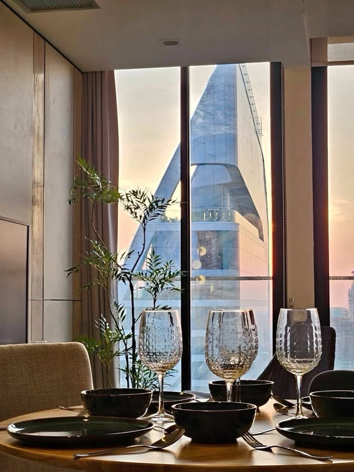 For RentCondoWitthayu, Chidlom, Langsuan, Ploenchit : 🔥Rent at Noble Ploenchit 🔥1BR 1BR 🔥40,000🔥45sqm 🔥Floor41