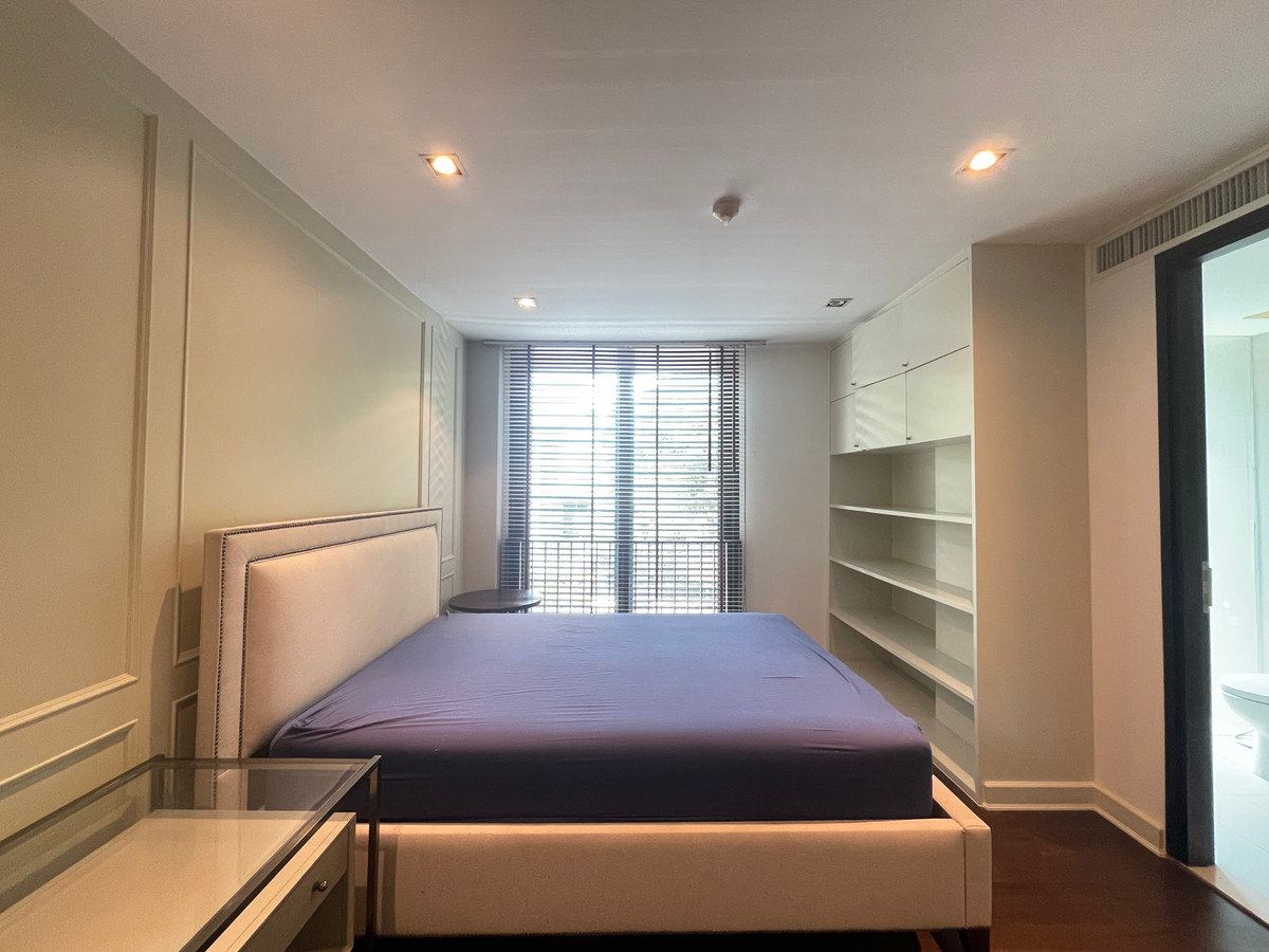 For SaleCondoSathorn, Narathiwat : Luxury Residence in Sathorn Area | Spacious 360 Sq.m. 3-Bedroom Home | Ideal for Family Living in CBD Bangkok, location near Sathorn business zone. And can easily connect to the city, near Saint Louis BTS Station.