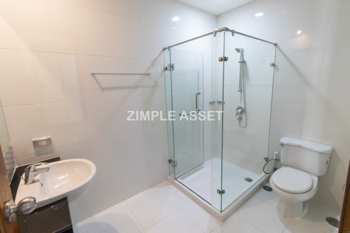 For RentSukhumvit, Asoke, Thonglor : Line ID: @zimple_asset Luxury aprtment in center of sukhumvit. Offering premium facilities for an elevated living experience. Surrounded by leading shopping malls in a prime location.