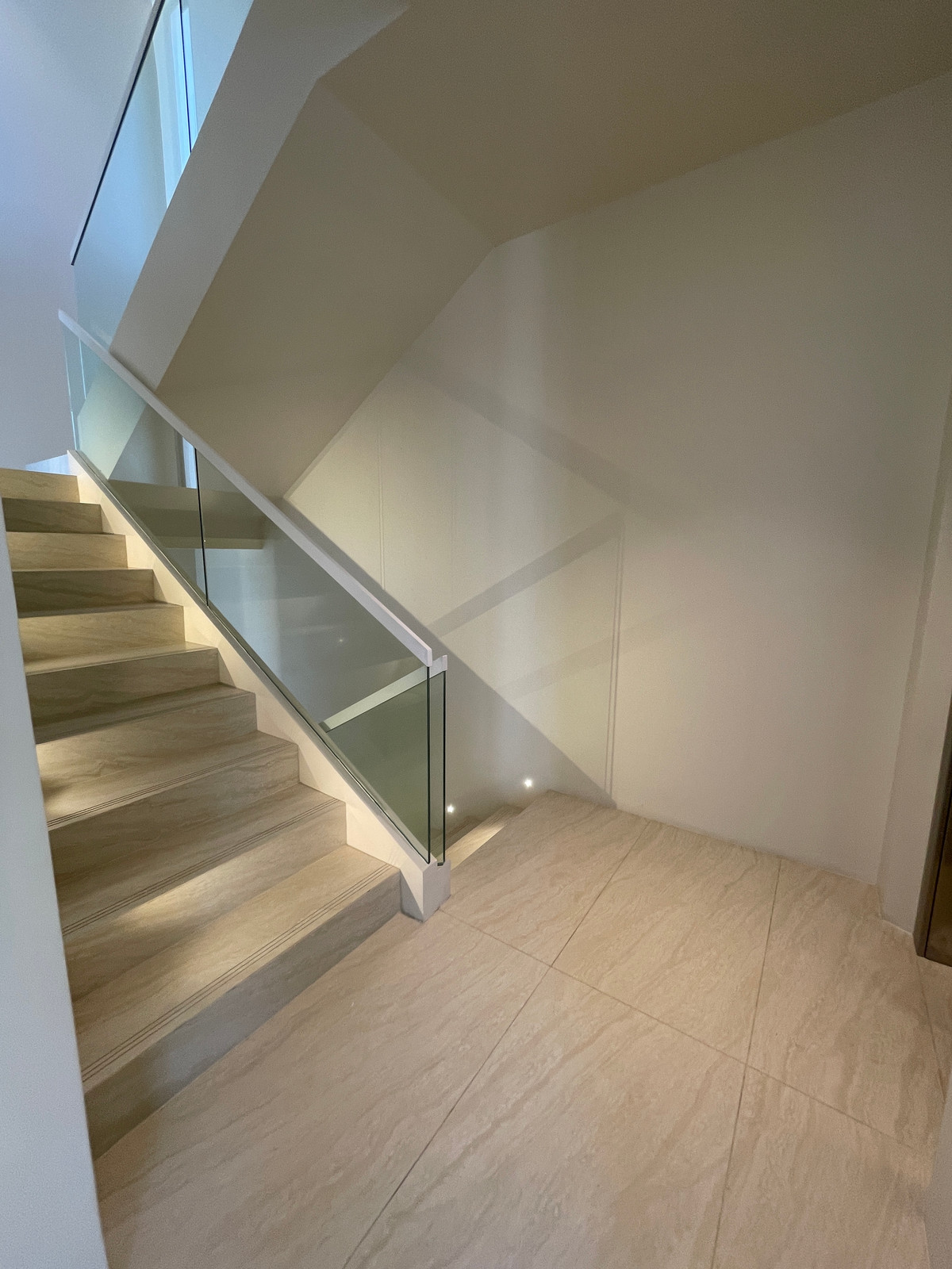 ขายบ้านเลียบทางด่วนรามอินทรา : 🔥 EXCLUSIVE PROMOTION 🔥โอกาสสุดท้ายในการครอบครองในราคาพิเศษที่สุด [ขาย] 💎 Ultra Luxury Show Unit | ELIVA Ekkamai - Eastville 💎 บ้านเดี่ยวหรู 3 ชั้น ดีไซน์ Mid-Century Modern — ความเป็นส่วนตัวสูงสุดเพียง 4 ยูนิตในโครงการ!