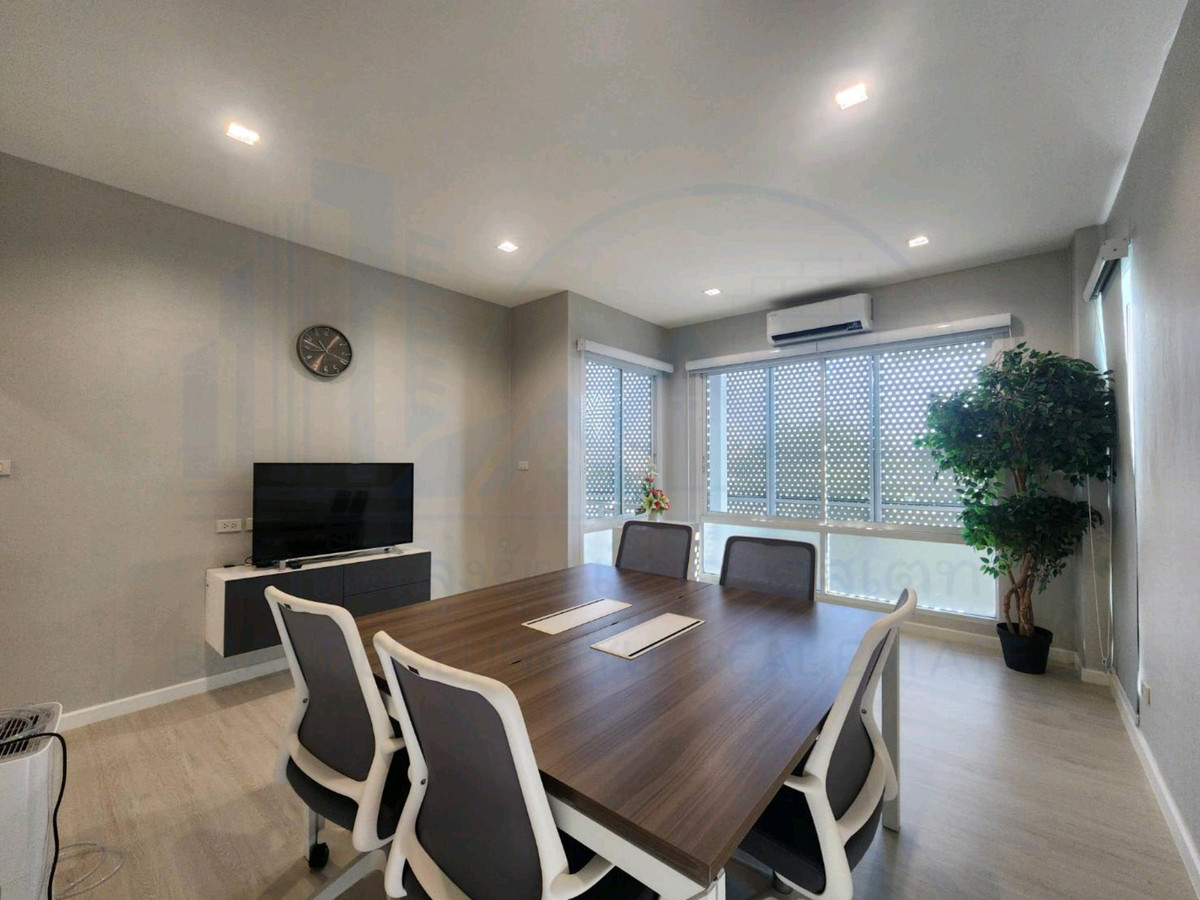 ให้เช่าทาวน์โฮมโชคชัย4 ลาดพร้าว71 : ให้เช่า Townhome Office ลาดพร้าว 73🌳☀️☀️ 拉普拉奥 73 号联排别墅办公室出租。
