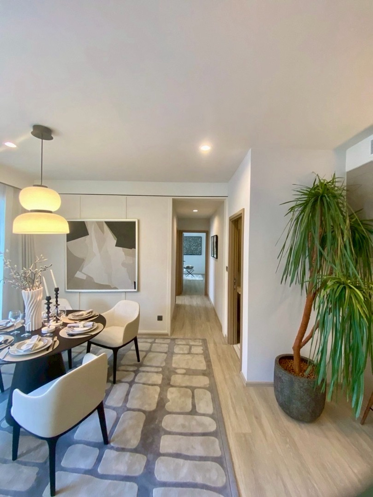 For RentCondoRama9, Petchburi, RCA : pynn soonvijai 3 bedroom ready to move in