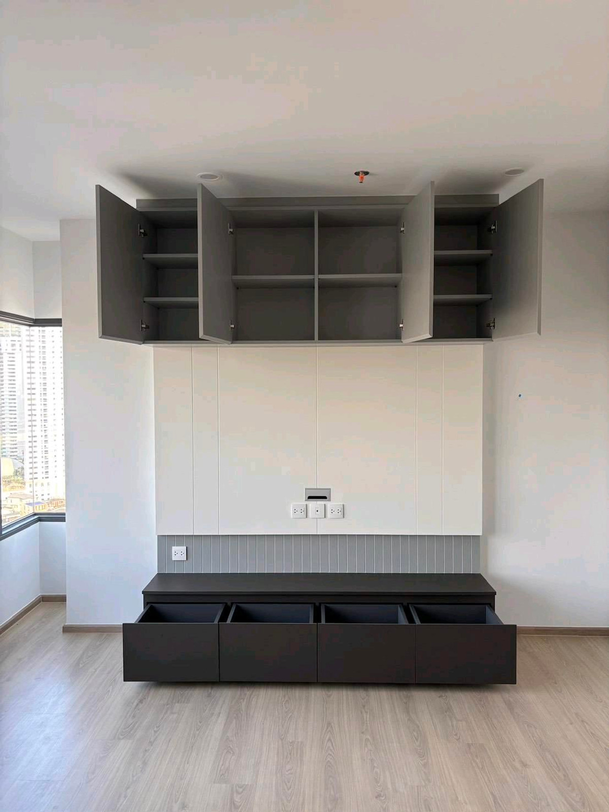 ขายคอนโดคลองเตย กล้วยน้ำไท : 2 ห้องนอน คอนโดหรู ไลฟ์ อโศก พระราม4  Call: 083-966-3665