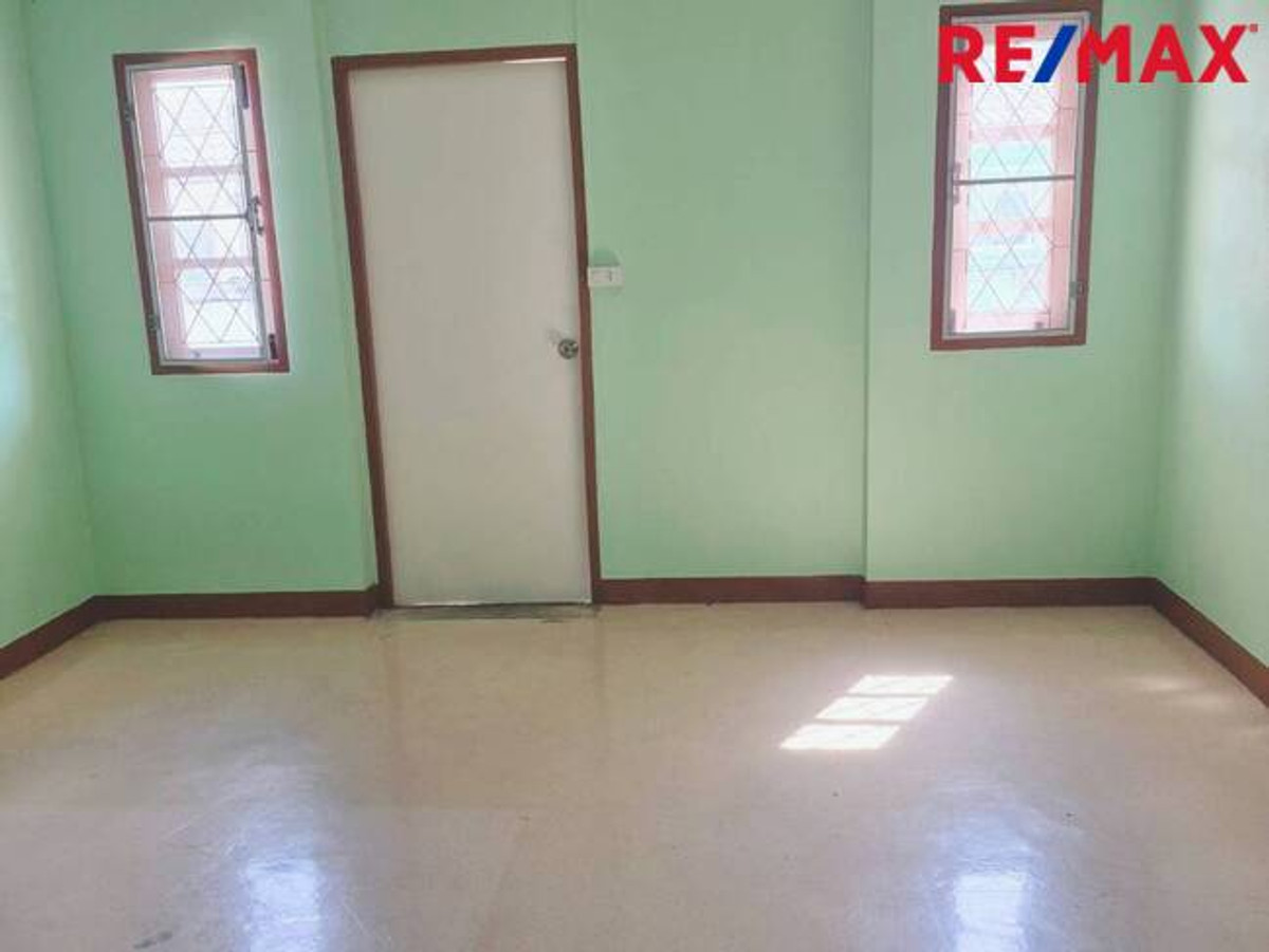 For SaleTownhomeBang kae, Phetkasem : House for sale, Nisa Phetkasem 69, Project 1, private zone, good structure, already painted, special price.