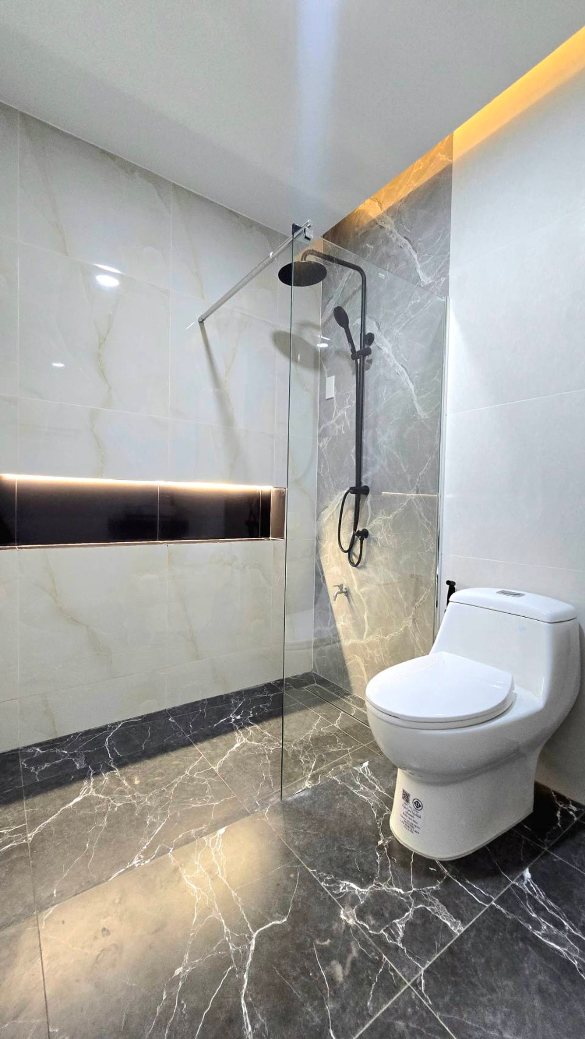 ขายภูเก็ต : หลุดจอง บ้านรีโนเวทใหม่ สวยมาก หิ้วกระเป๋า เข้าอยู่ได้เลย หมู่บ้านธินวุฒิ 3 ถนน ขวาง วิชิต-ฉลอง