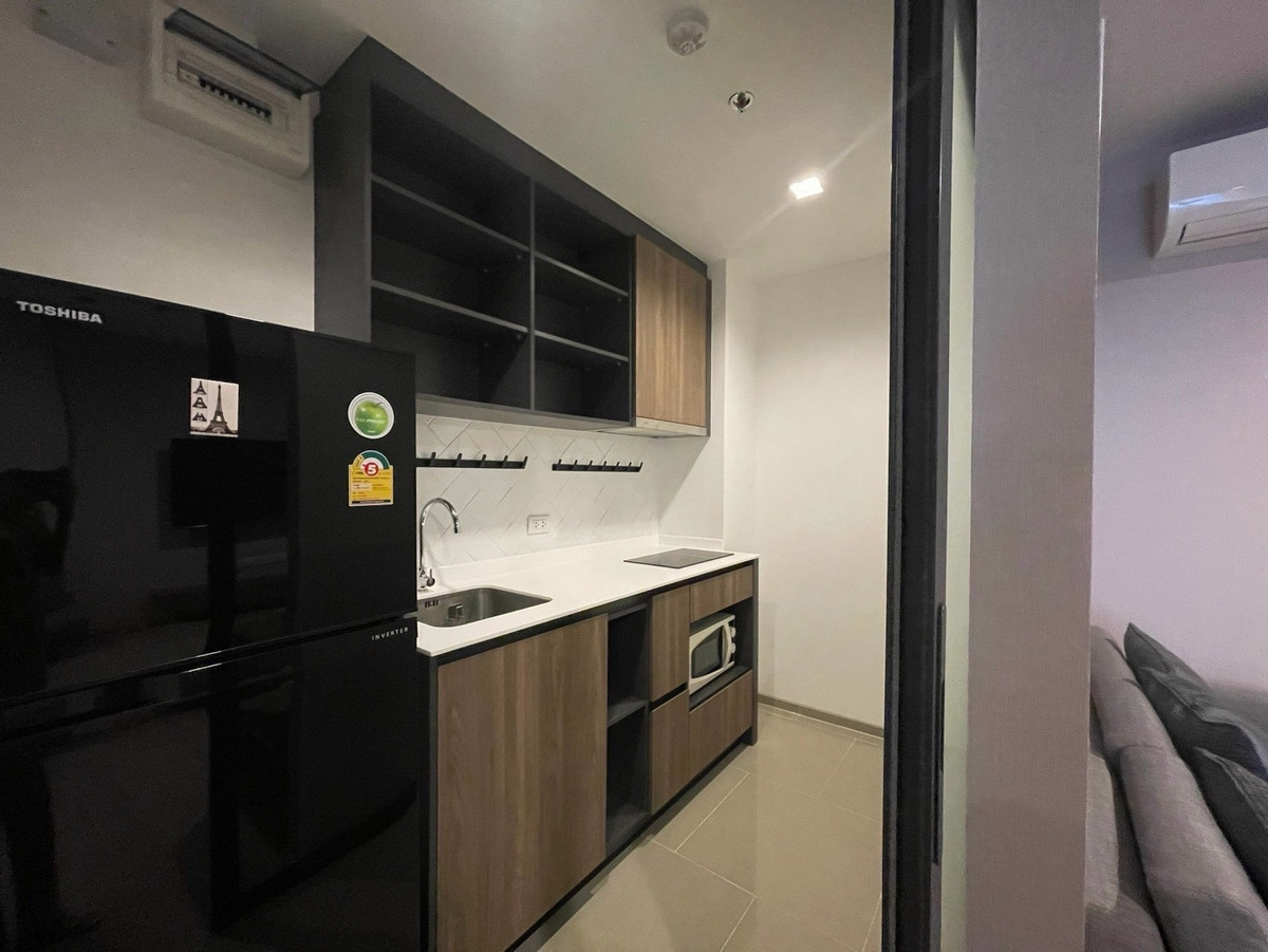 For SaleCondoLadprao, Central Ladprao : For sale: The Line Phahon Park, Building B, closed kitchen, south facing, fully furnished, ready to move in.
