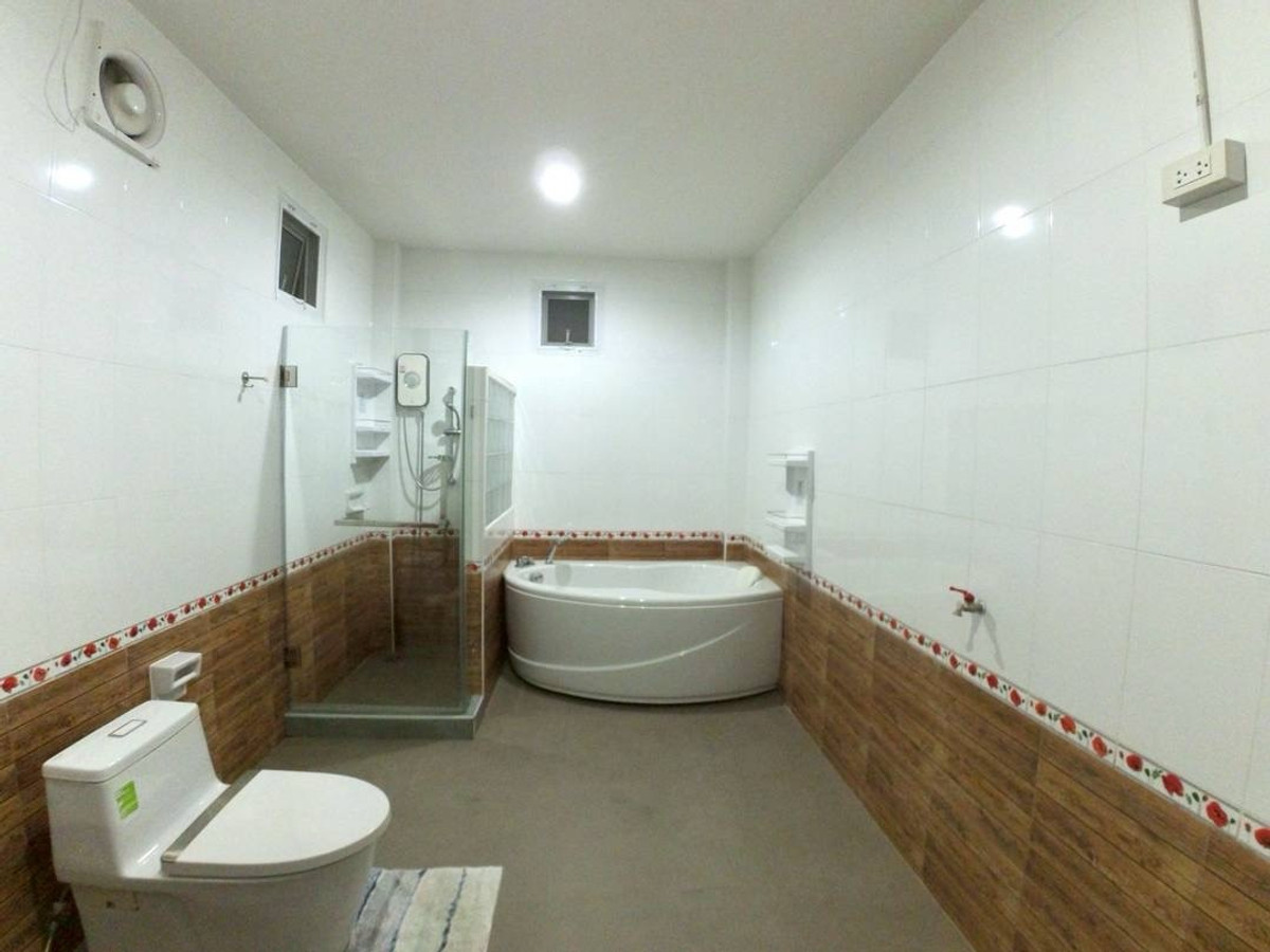 For SaleHousePattaya, Bangsaen, Chonburi : Single house for sale Two houses in the same area Near Jomtien Beach, Pattaya, 200 sq m, 5 bedrooms, 4 bathrooms