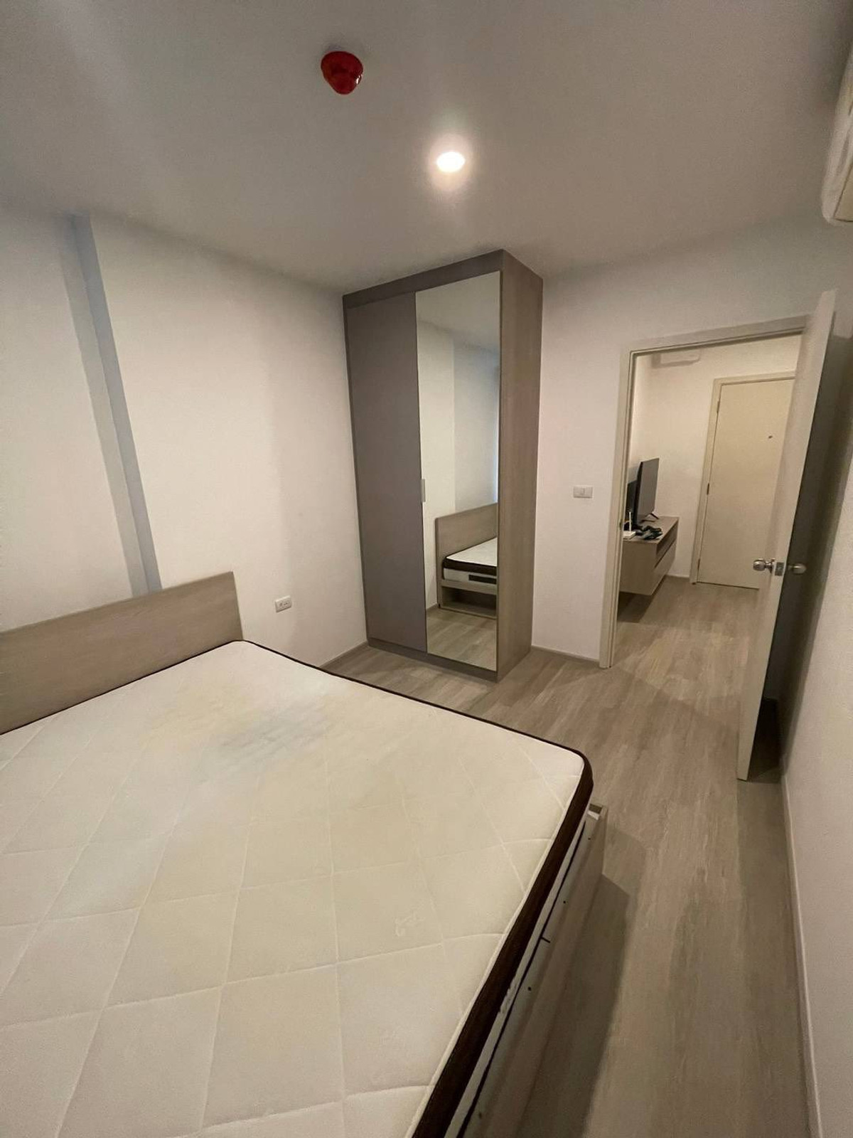 ให้เช่าคอนโดท่าพระ ตลาดพลู วุฒากาศ :  ⭐️ Elio Sathorn - Wutthakat ⭐️ 1 ห้องนอน ขนาด 33 ตรม. มีเฟอร์นิเจอร์ครบครัน