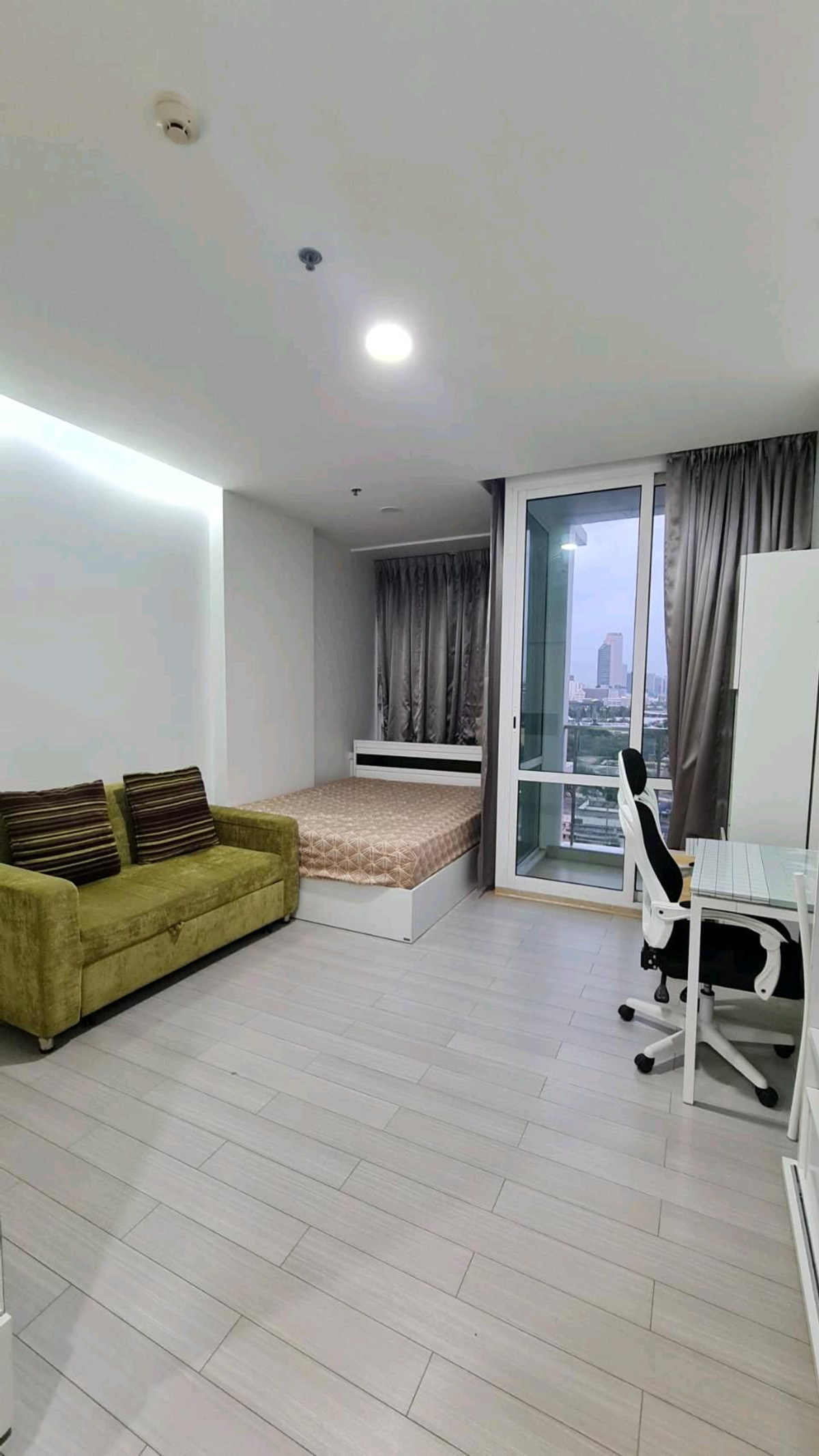 ให้เช่าคอนโดพระราม 9 เพชรบุรีตัดใหม่ RCA : 🚀🏩FOR rent💫TC Green rama 9I ทีซี กรีน พระราม9 . ห้องสตูดิโอ Iขนาด 30 ตร.ม.อาคาร B ชั้น 9 I วิวสวย 
ราคา 10,000 บาท พร้อมอยู่💕