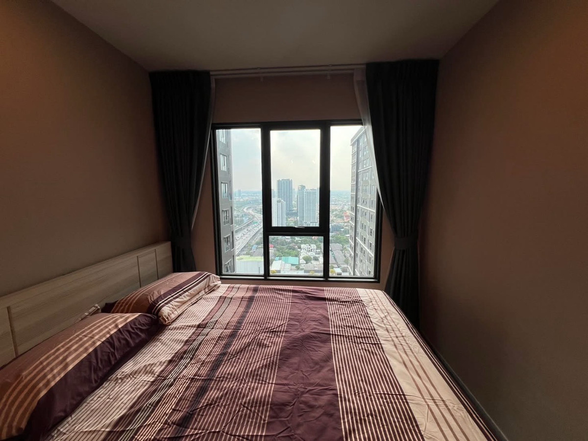 For RentCondoThaphra, Talat Phlu, Wutthakat : 🩷Cheap condo for rent, new Regent Wutthakat, 1 bedroom, beautiful room, high floor, open view. 
1 Bed 1 Bath, area 26 sq m.
33rd floor, Building A, open view
Rent 11,000 baht per month with furniture and electrical appliances.
Near BTS Wutthakat 200 meter