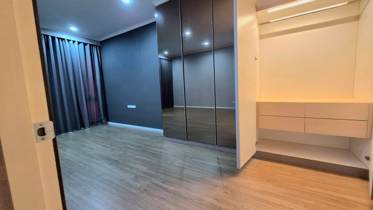For SaleTownhomeRathburana, Suksawat : Urgent sale, 3-story townhome, decorated and ready to move in. village in the middle of the city Sathorn-Suksawat (AP Project) Soi Suksawat 39