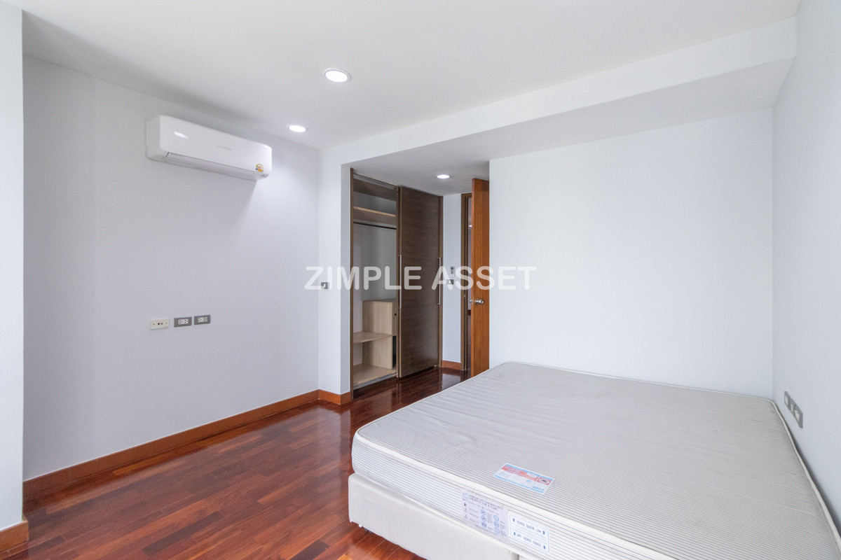 For RentSukhumvit, Asoke, Thonglor : Line ID: @zimple_asset Luxury aprtment in center of sukhumvit. Offering premium facilities for an elevated living experience. Surrounded by leading shopping malls in a prime location.