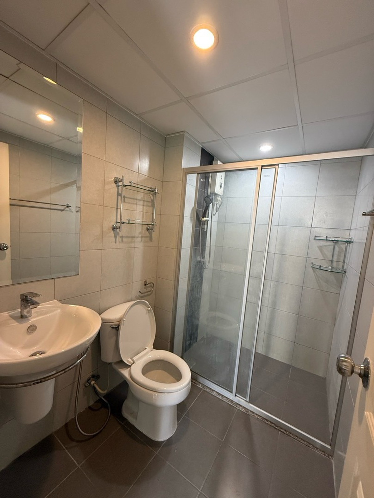 ให้เช่าคอนโดเกษตรศาสตร์ รัชโยธิน : ให้เช่า ศุภาลัย ซิตี้ รีสอร์ท รัชโยธิน-พหลฯ 32 สตูดิโอ 32 ตร.ม. ครัวปิดติดระเบียง ชั้น 4 แดดไม่ร้อน  ใกล้ BTS เสนานิคม