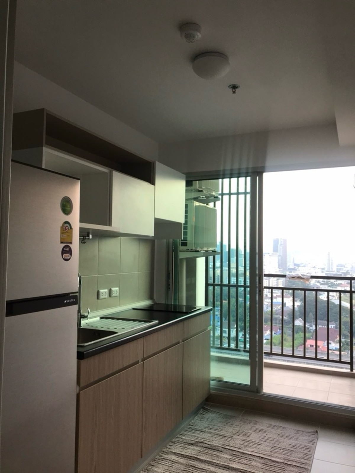 For RentCondoRama9, Petchburi, RCA : Condo for rent, Supalai Veranda Rama 9, Building A, 18th floor, Room 367, size 39 sq m.
Premium grade furniture, complete, ready to move in 
Rent 17,500 baht/month. If interested, contact 0917519869.
line: pengiphone