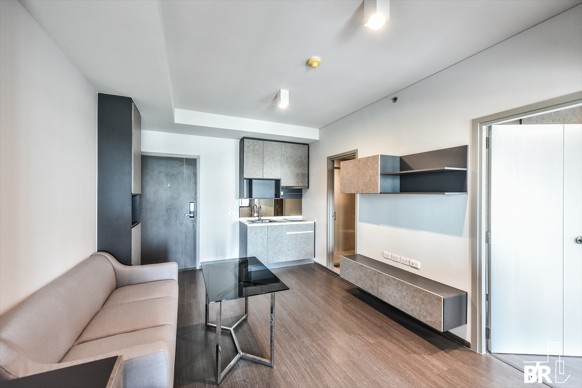 ขายคอนโดสะพานควาย จตุจักร :  🔥Hot Sale 🔥 Ideo Phahol Chatujak 1B1B 45sqm. High Floor Just 7.3MB only Call Ms.Angel(Aumi)0658209572