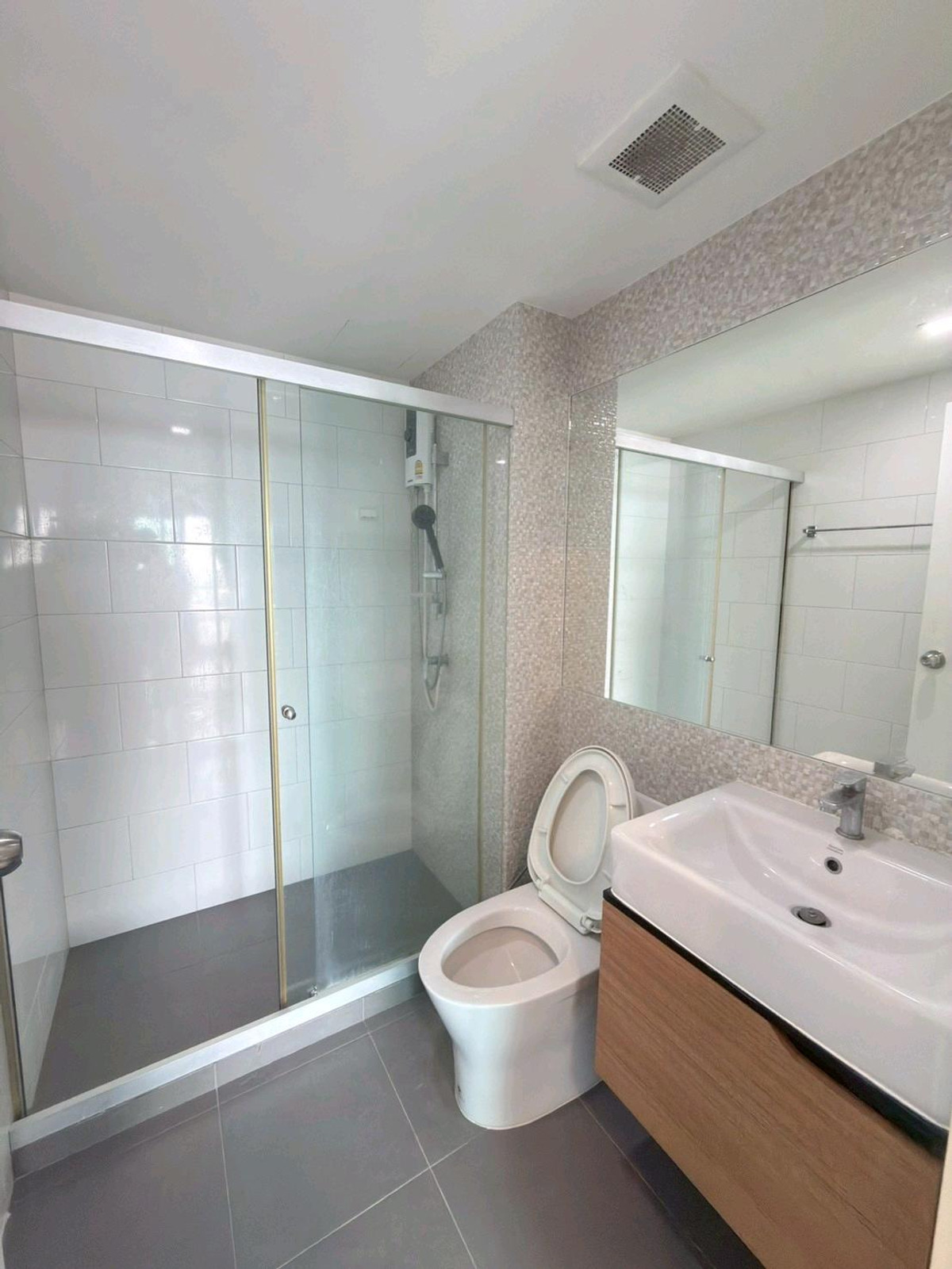 ให้เช่าคอนโดวิภาวดี ดอนเมือง หลักสี่ : 📣ให้เช่าคอนโดไนท์บริดจ์ สกายซิตี้ สะพานใหม🏢 ติดBTS🚄สายหยุด 0 M. 1Bed plus ปรับปรุงใหม่ พร้อมเฟอร์นิเจอร์และเครื่องใช้ไฟฟ้าครบครัน ราคา 13,000/เดือน‼️