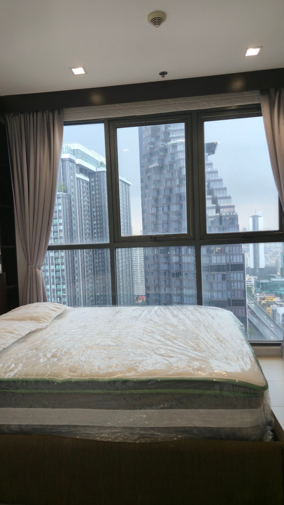 ขายคอนโดพระราม 9 เพชรบุรีตัดใหม่ RCA : Ideo Mobi Rama 9 / Duplex 1 Bedroom (SALE WITH TENANT), ไอดีโอ โมบิ พระราม 9 / ดูเพล็กซ์ 1 ห้องนอน (ขายพร้อมผู้เช่า) JSMN182