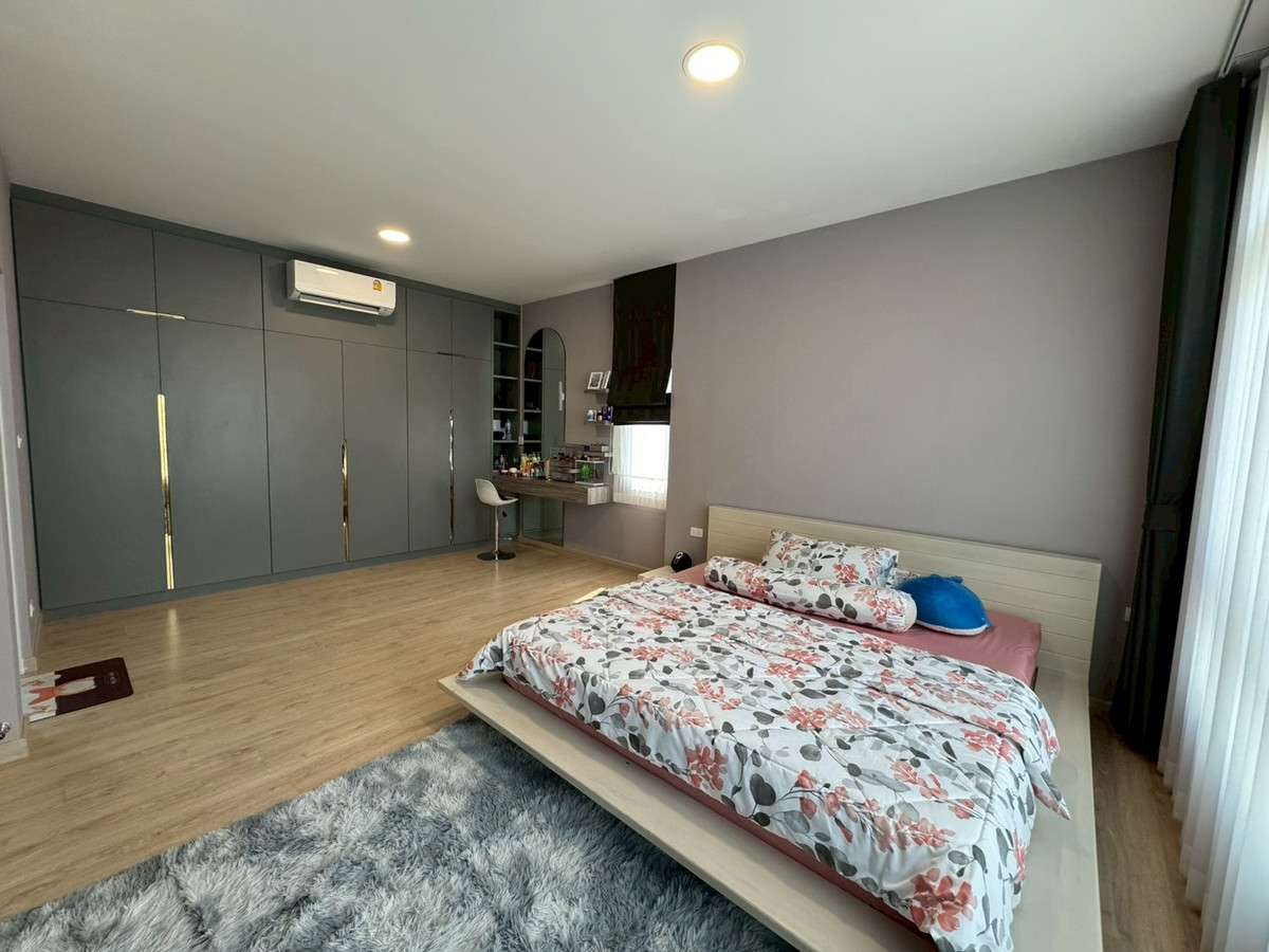 For RentNonthaburi, Bang Yai, Bangbuathong : 💕 Semi-detached house for rent, Q District Westgate project 💕 Beautiful house, ready to move in, complete with functions, suitable for both living and making a home office.