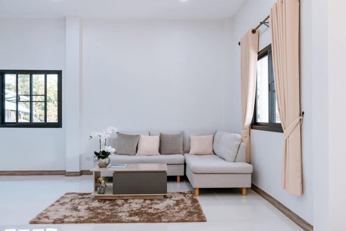 ขายบ้านเชียงราย : ✈️ ด่วน! ขายบ้านเดี่ยวพร้อมอยู่เชียงราย (โซนบ้านดู่) ดีไซน์มินิมอล พื้นที่กว้าง 88.6 ตร.ว. ใกล้สนามบินแม่ฟ้าหลวงเพียง 5 นาที! 🏡