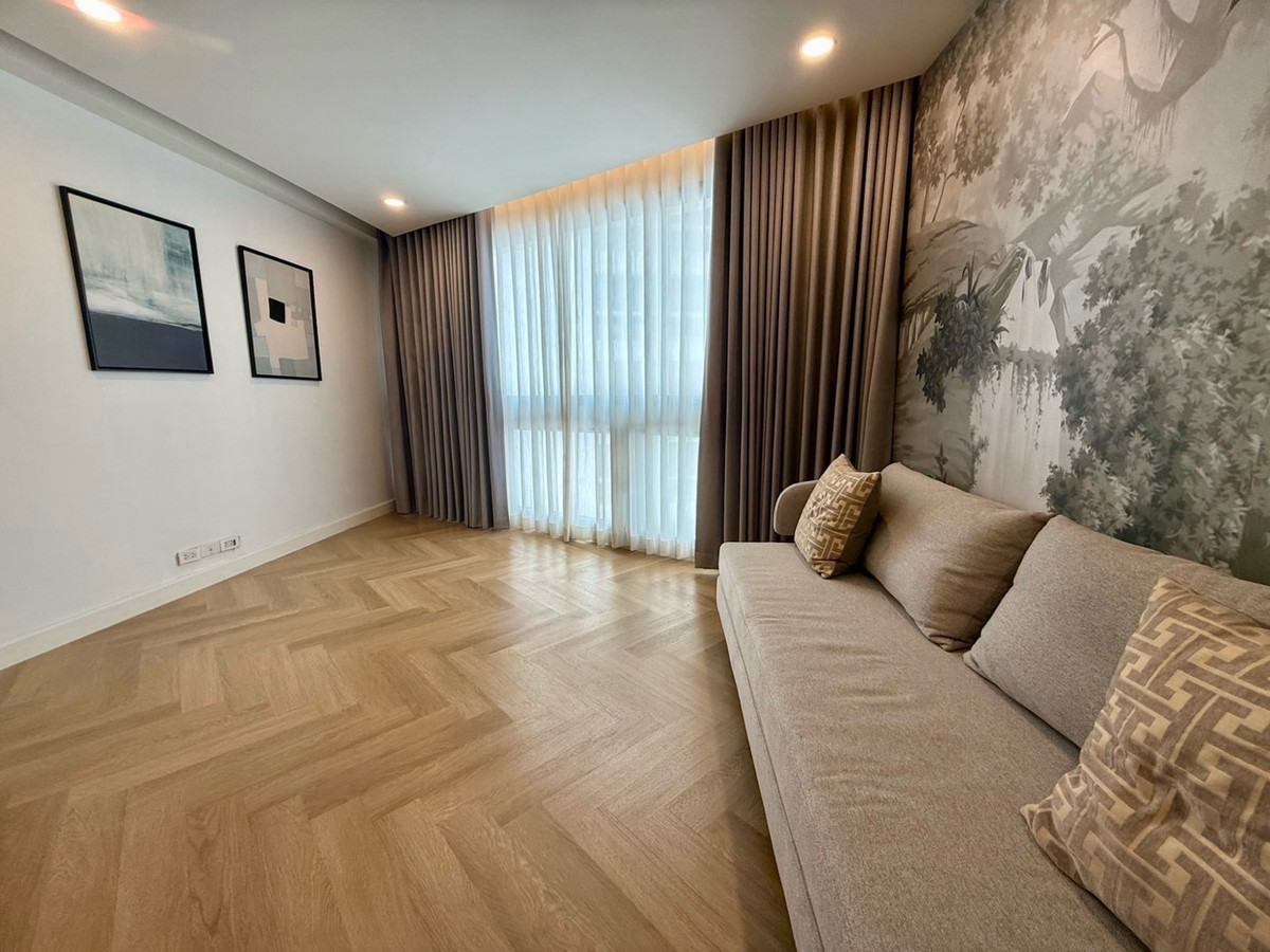 For RentCondoSukhumvit, Asoke, Thonglor : Newly Renovated/ Spacious 3 Bedrooms in Phrom pong ✨