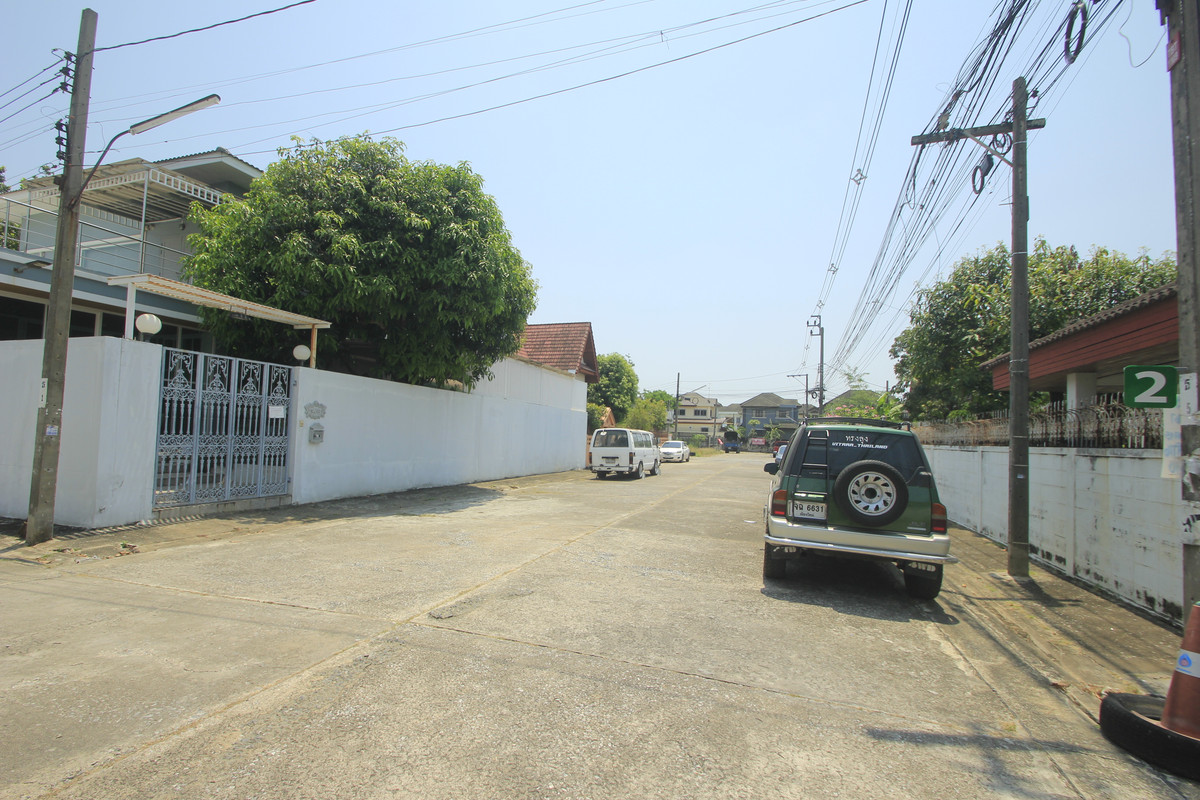 ขายที่ดินปิ่นเกล้า จรัญสนิทวงศ์ : ที่ดินพุทธมณฑลสาย2 ทวีวัฒนา-กาญจนาภิเษก15 ใกล้พระเทพตัดใหม่ หมู่บ้านสินพัฒนาธานี ที่ดินสร้างบ้านถมแล้ว แปลงมุมสวย 100วา เดินทางสะดวกได้หลายเส้นทาง  